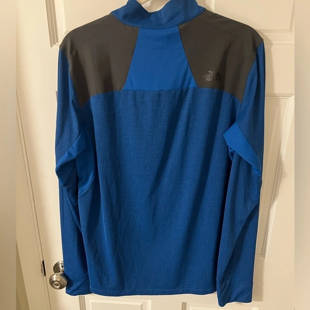 The North Face men’s Flash Dry-XD 1/4 zip shirt blue/grey/black Size Medium